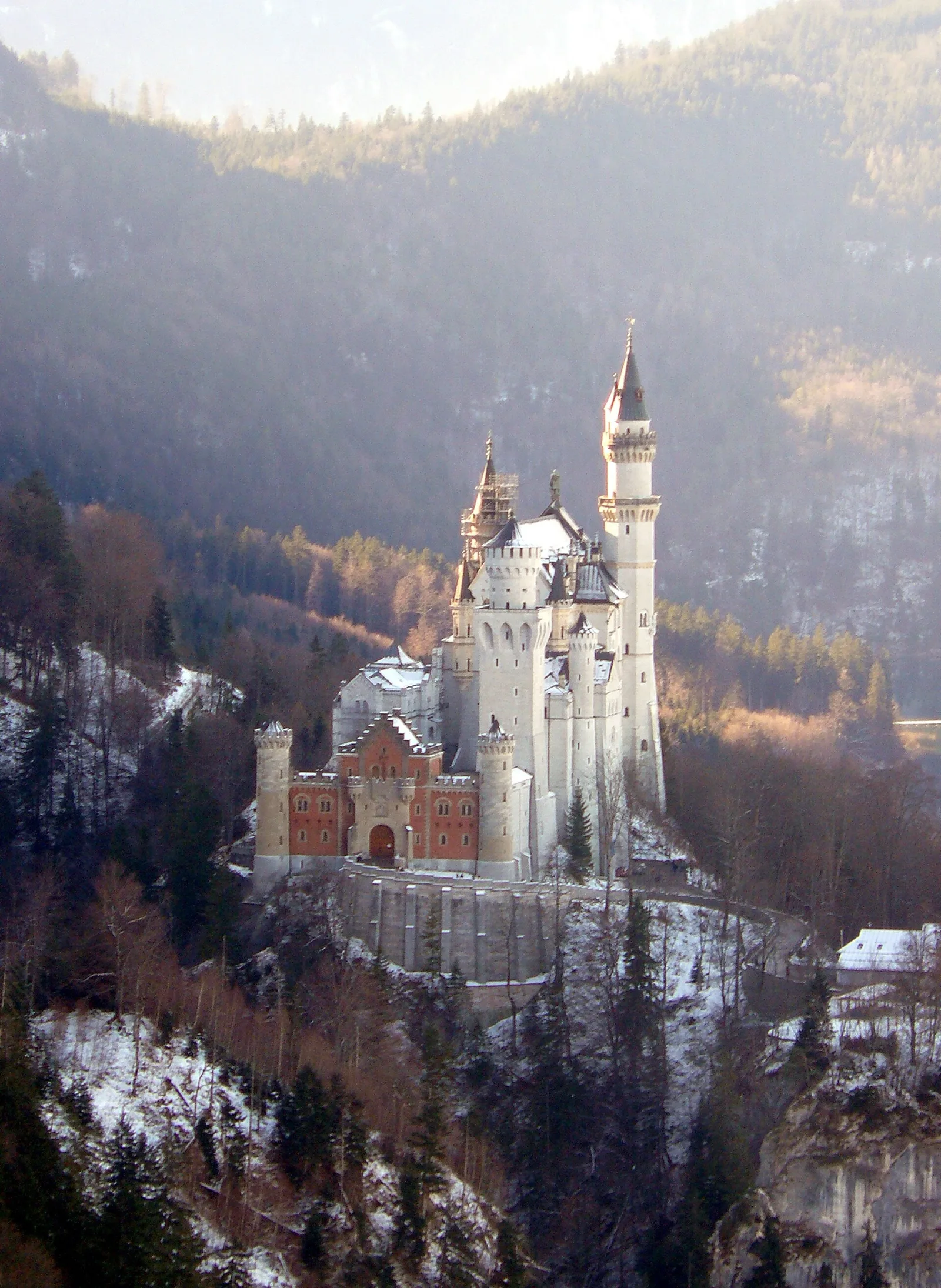 Real building: Neuschwanstein Castle