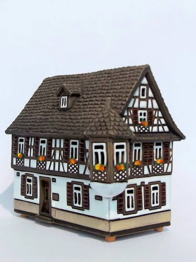 Eifel — Model MON-01
